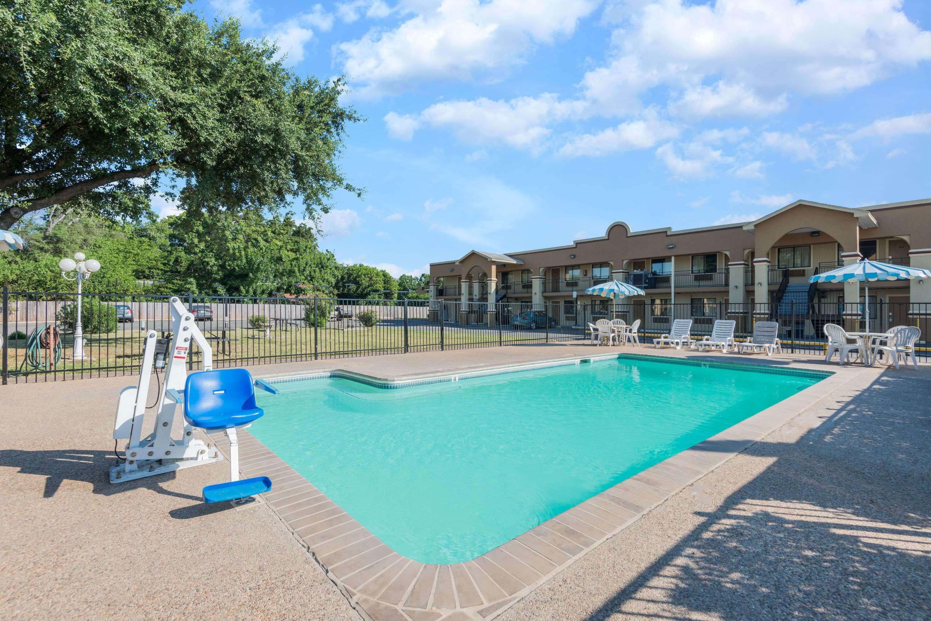 Days Inn By Wyndham San Marcos Dış mekan fotoğraf